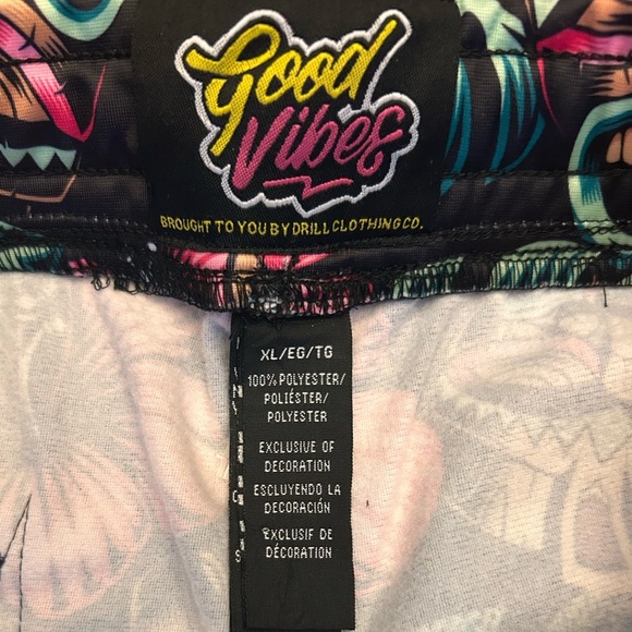 Good Vibes Tropical Floral Luau Tiki Mask Unlined Shorts with Pockets Size XL - Picture 8 of 10